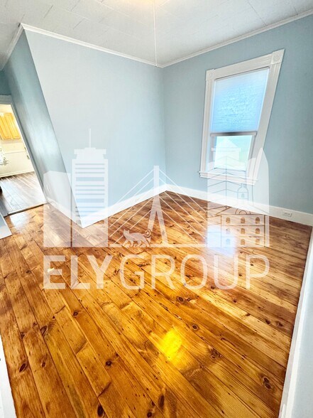 Building Photo - 10 Spruce St