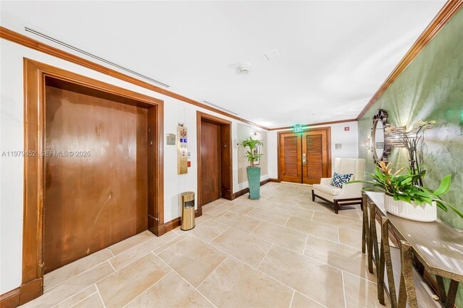 Building Photo - 2951 S Bayshore Dr