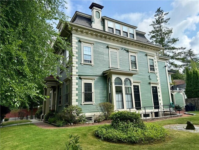 Building Photo - 367 Benefit St