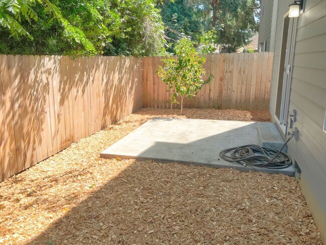 Building Photo - 5512 SE 61st Ave