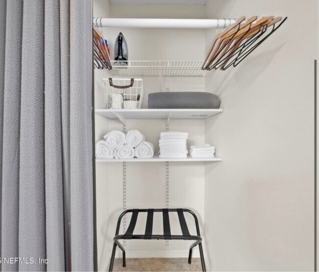 Building Photo - 509 Live Oak St