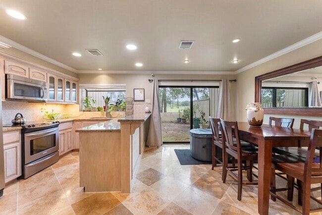 Building Photo - 2209 W Settler's Way