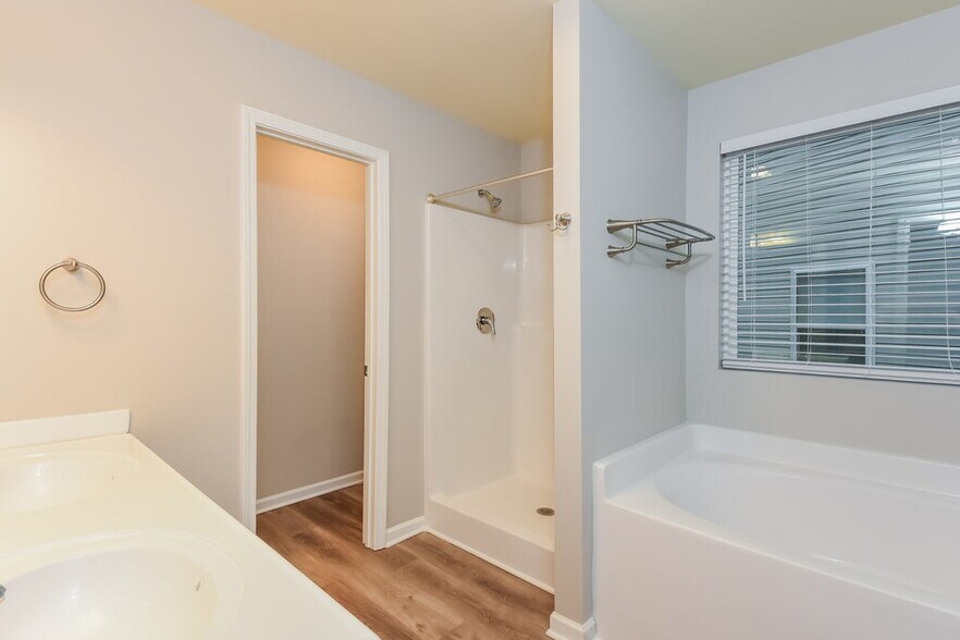 Building Photo - 32 Everett Cir