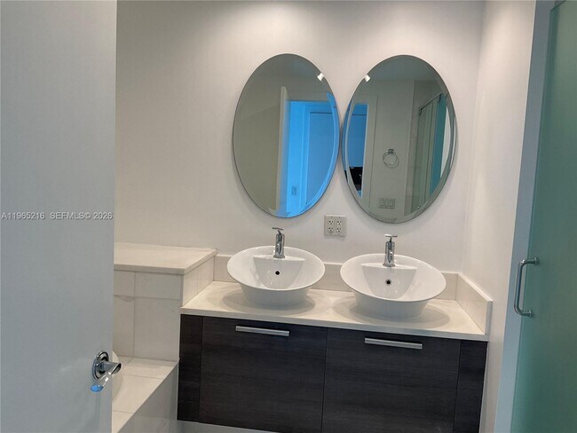 Building Photo - 2950 NE 188th St