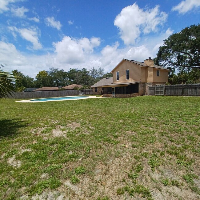 Building Photo - 2295 Foxwood Dr