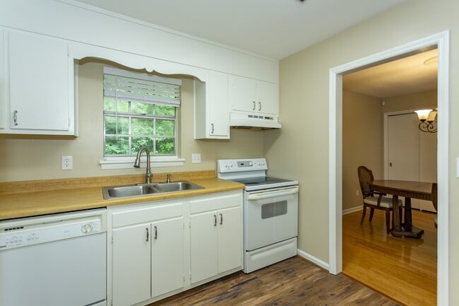 Building Photo - 2200 Montreat Cir