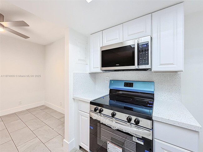 Building Photo - 1379 Seaview