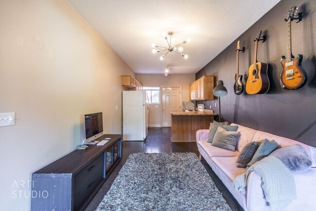 Building Photo - Washington 3 Bedroom Townhome