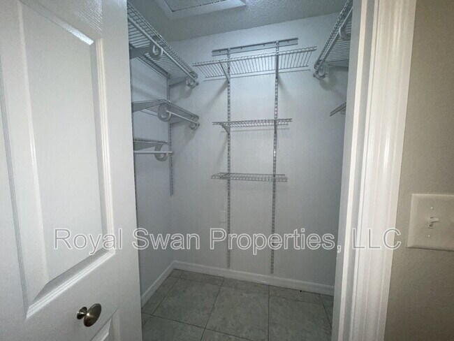 Building Photo - 3812 Dovehollow Dr