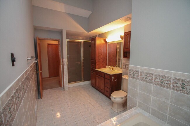 Building Photo - Lake Minnetonka Lakeshore!!