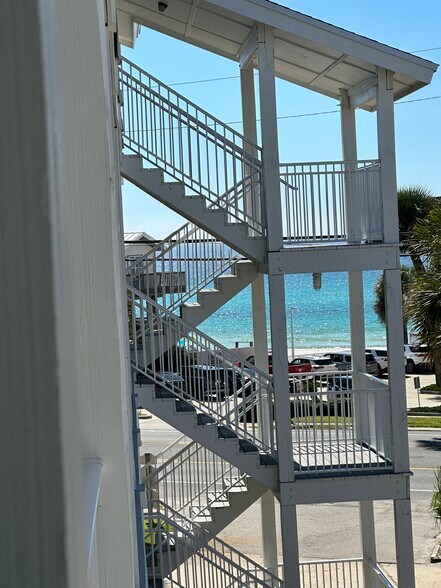 Building Photo - 17214 Front Beach Rd