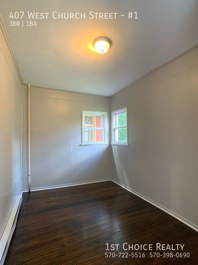 Building Photo - Beautiful remodeled 3 bedroom apartment!