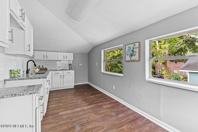 Building Photo - 2770 College St