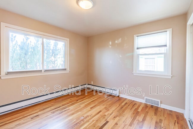 Building Photo - 1529 Walnut Dr