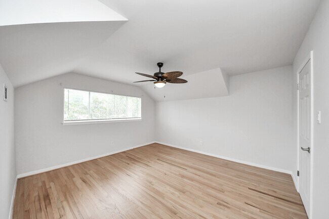 Building Photo - 734 Dell Dale St