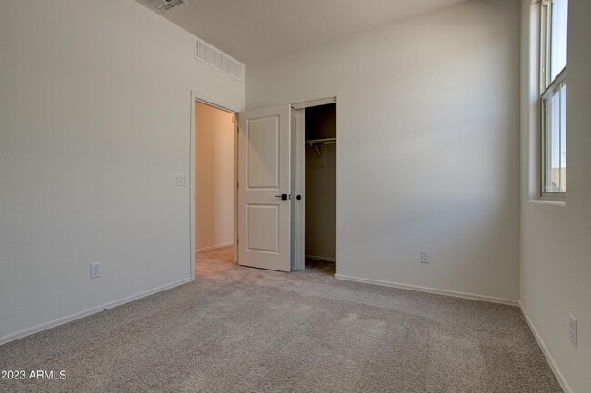 Building Photo - 11442 W La Reata Ave