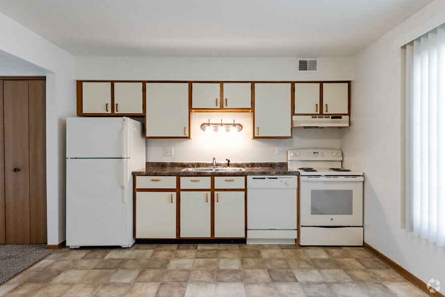 2BR, 2BA - Kitchen - Woodcreek