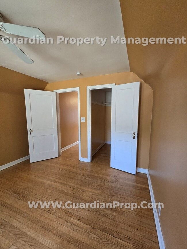 Building Photo - Free Nov. Rent! NE Minneapolis Single Fami...