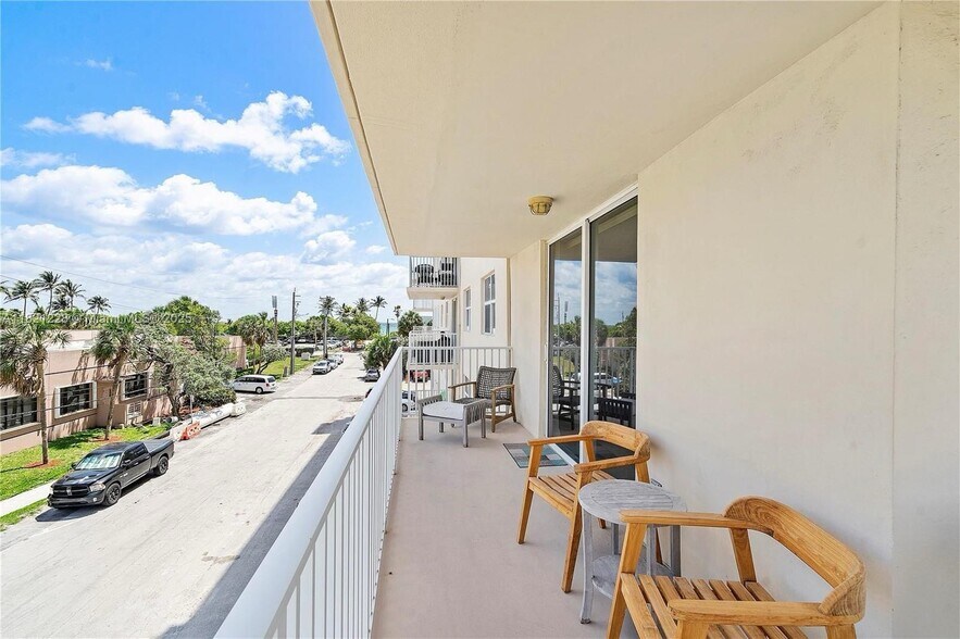 Building Photo - 1401 S Ocean Dr