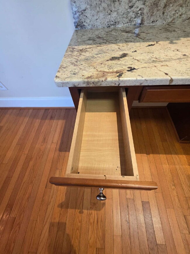 Building Photo - Spacious 4-Bedroom Home for Rent in Kings ...