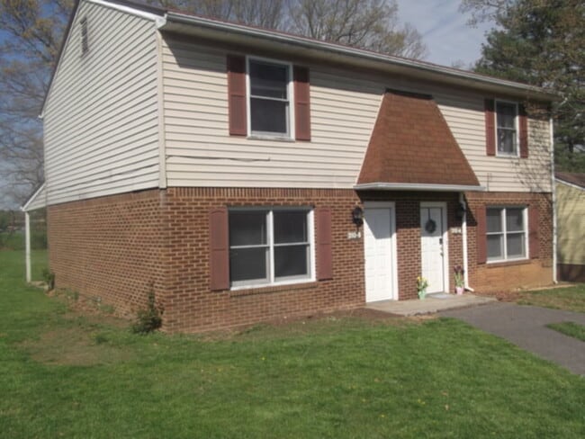 Primary Photo - 310 Teel St NE