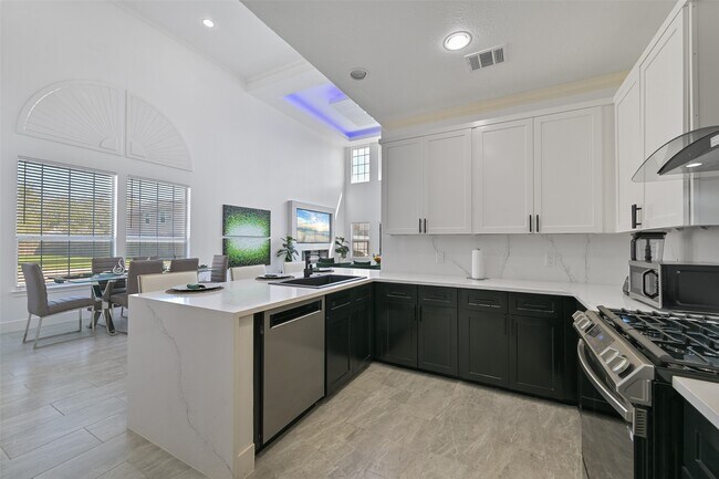 Building Photo - 2007 Que Manor Dr