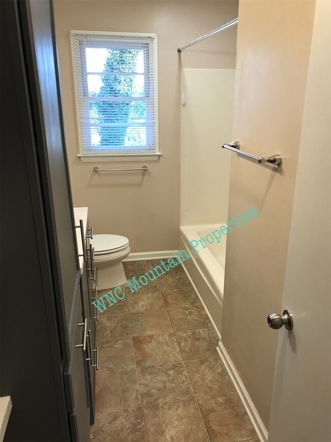 Building Photo - 101 Chariton Ave