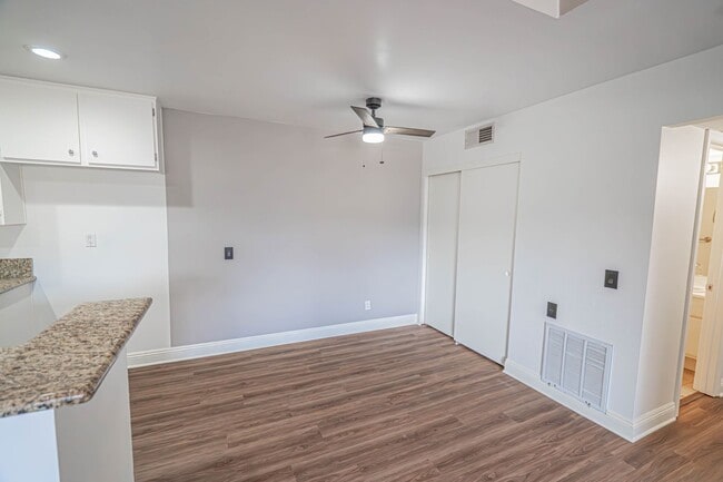 Building Photo - 2-Bedroom Condo with Community Amenities and Utilities Included in Canyon Country!
