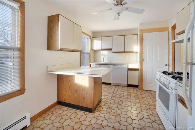 Building Photo - 132 Hemingway Ave