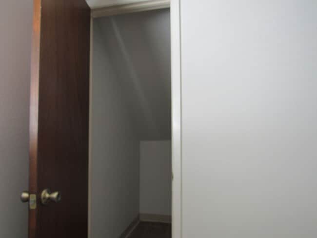 Building Photo - Remodeled Huge 4 Bedroom Townhome