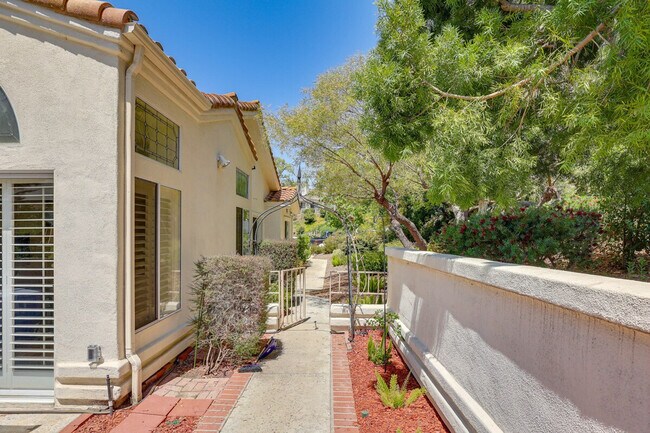 Building Photo - 29695 Circle R Greens Dr