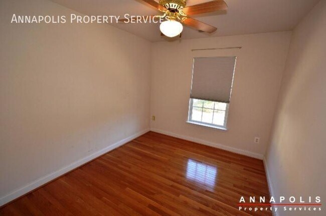 Building Photo - 828 Stonehurst Ct