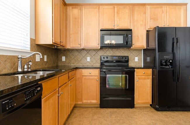 Building Photo - "Charming 3-Bedroom Home with 2 Full Baths in Beautiful Belmont!"