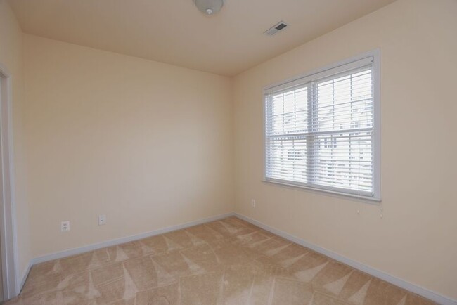 Building Photo - 10360 Caracara Dr