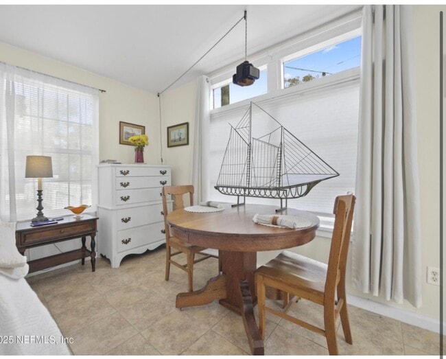 Building Photo - 509 Live Oak St