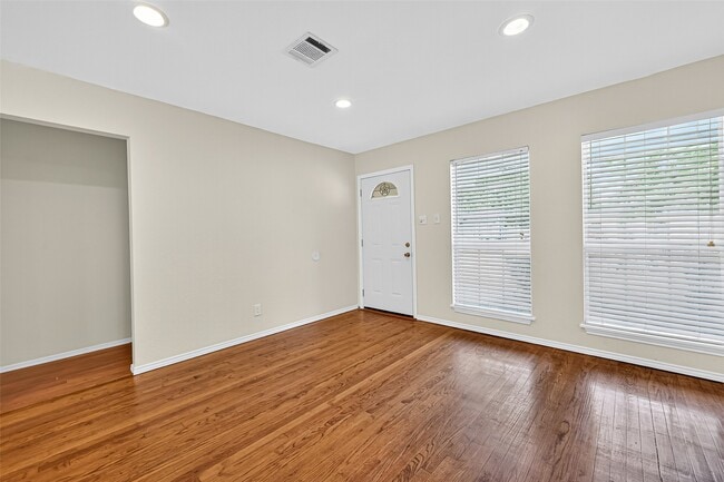 Building Photo - 1111 Choate Cir