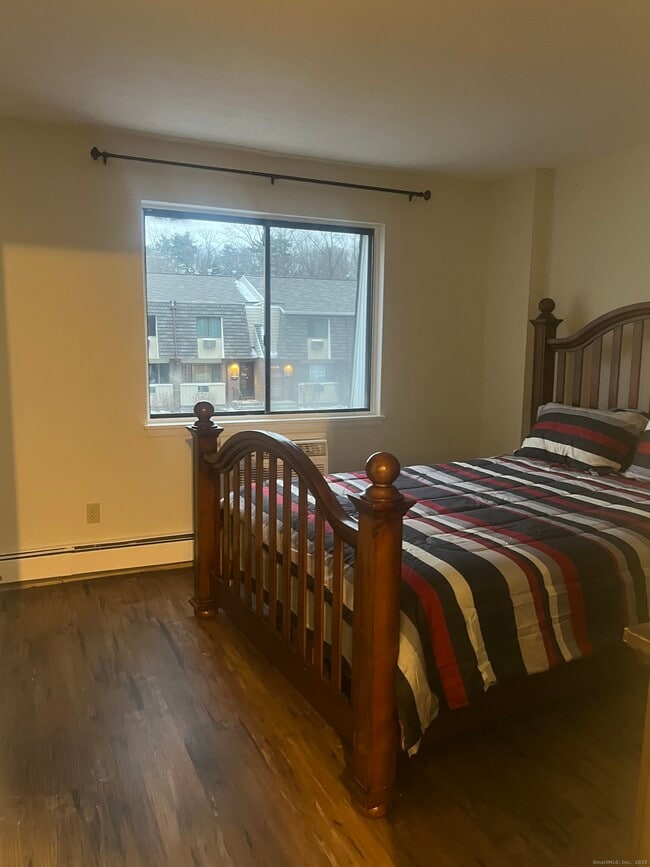 Building Photo - 244 High Path Rd