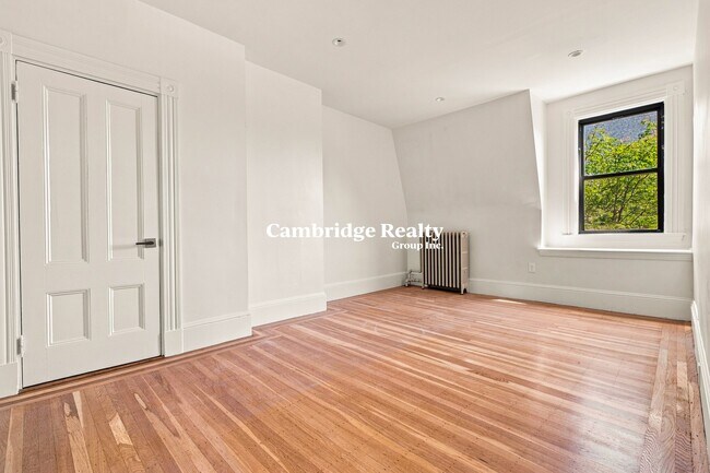 Building Photo - 54 Harvard St