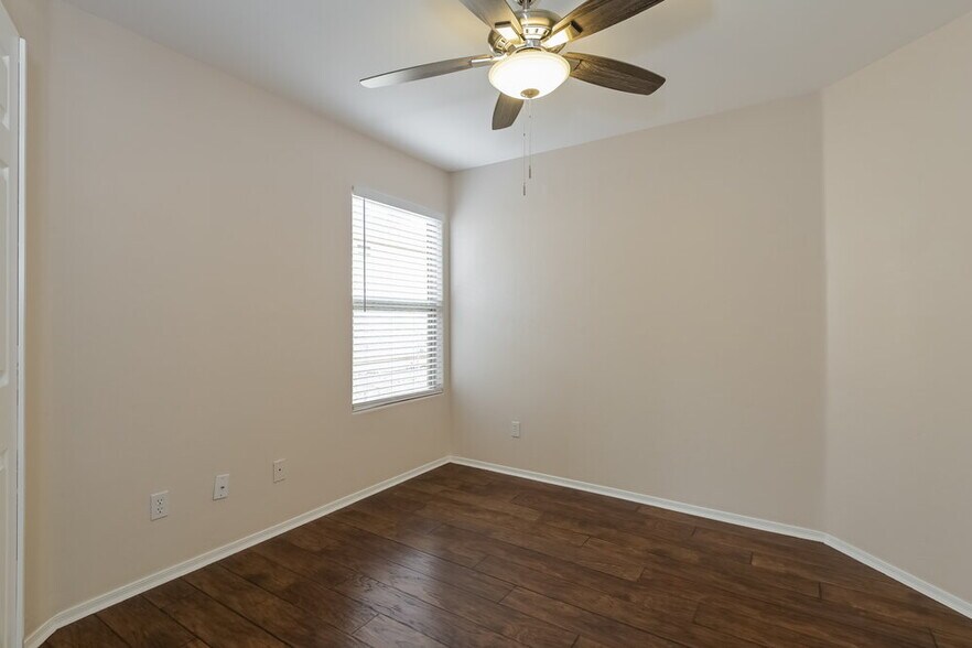 Building Photo - 422 W Tara Danette Dr