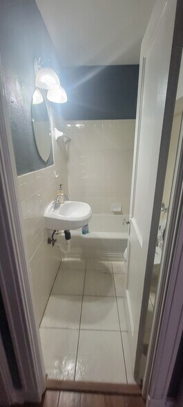 Hall Bathrooom - 3130 Aster St