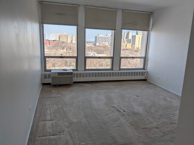 Building Photo - 1401 E 55th St
