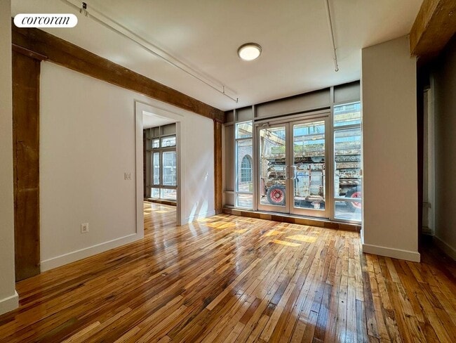 Building Photo - 275 Conover St