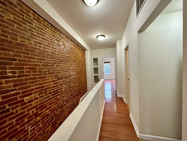 Building Photo - Charming 2 Bedroom/1.5 Bathroom Townhome in Washington Village-Pigtown!