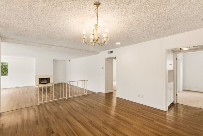 Building Photo - HUGE 2 bed 2 bath in Prime Santa Monica!