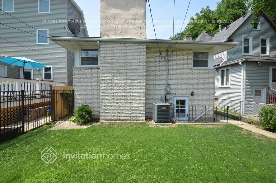 Building Photo - 3439 Clinton Ave