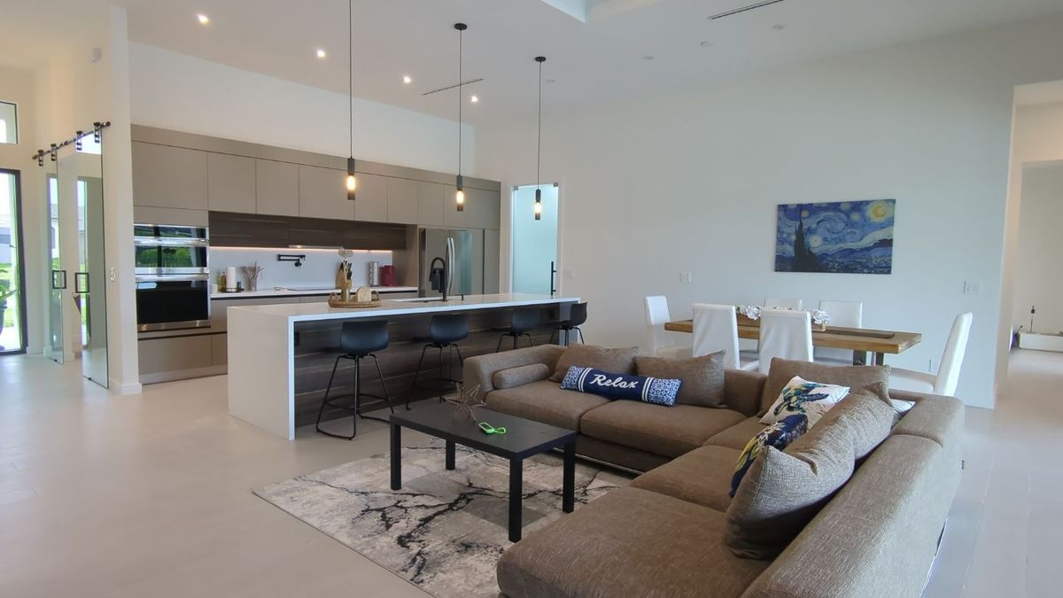 Building Photo - 308 SW 13th Ct