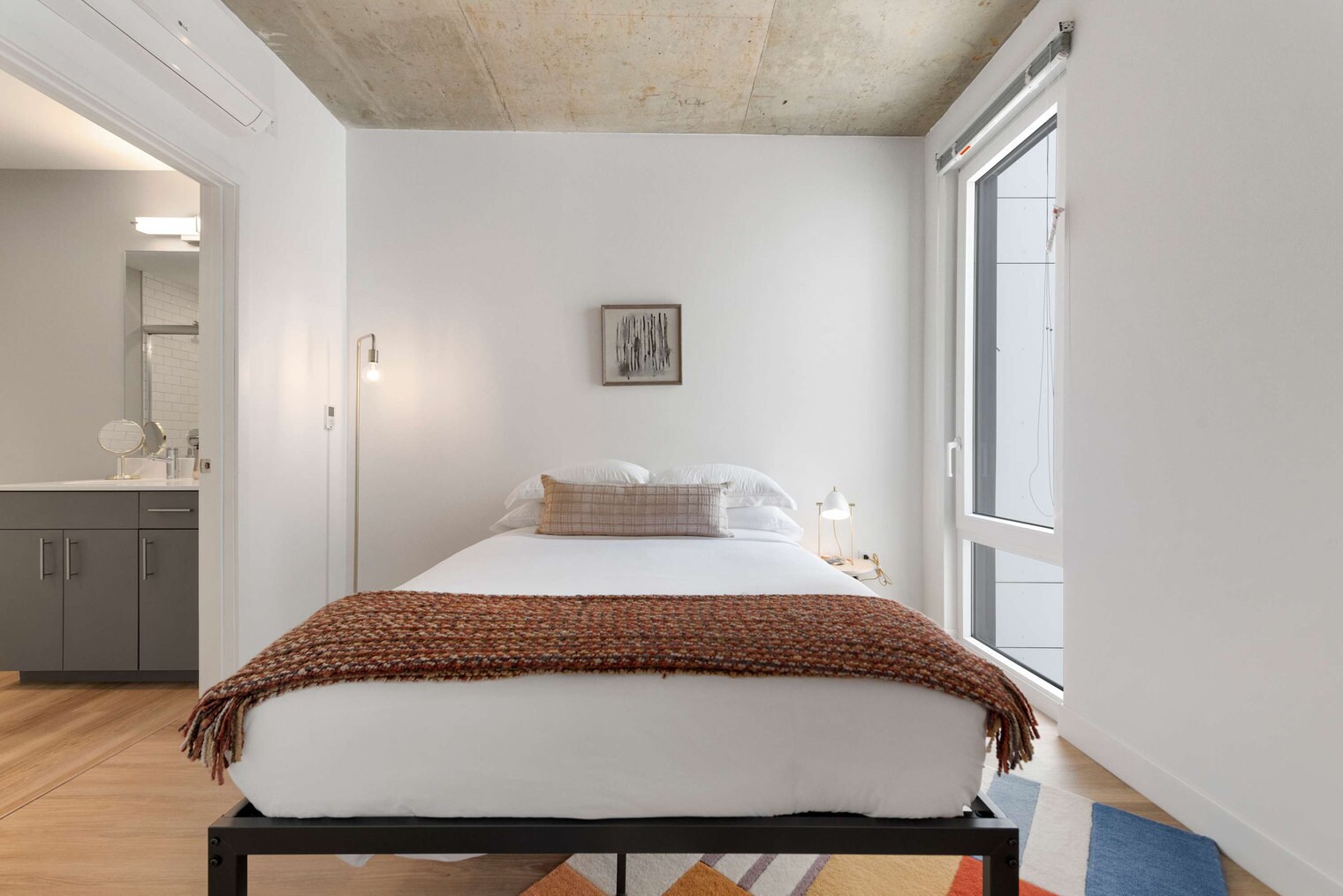 Building Photo - 853 W Blackhawk St