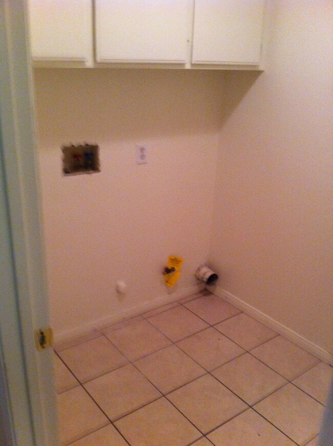 Building Photo - 3 BEDROOM HOME NEAR EAGLE RANCH COMMUNITY OFF TOPAZ RD.