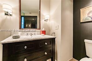Building Photo - 300 S Pointe Dr