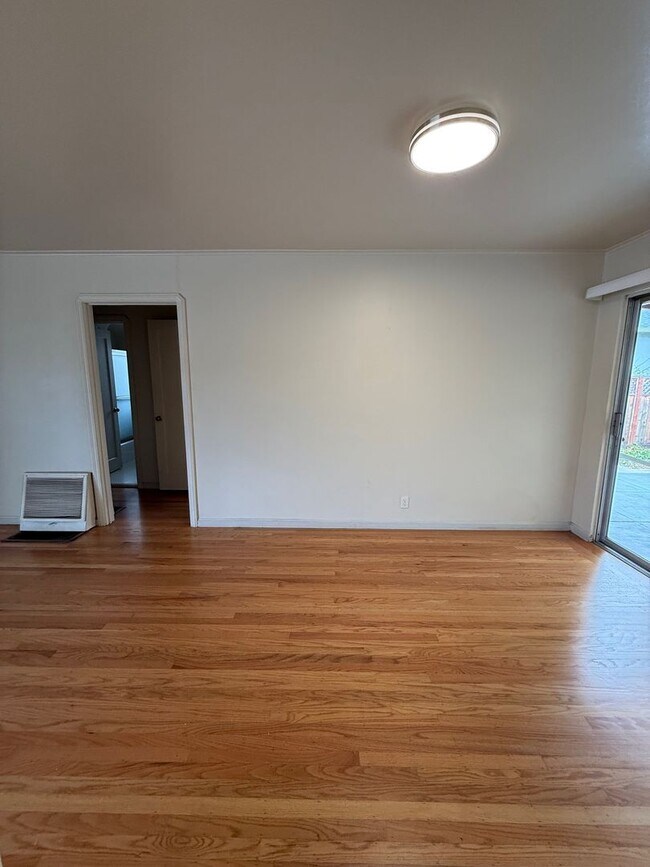 Building Photo - 2230 Montecito Ave